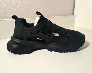 Zapatillas negras Zara nº35 tipo track con velcro