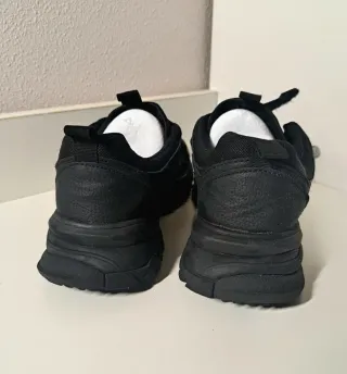 Zapatillas negras Zara nº35 tipo track con velcro