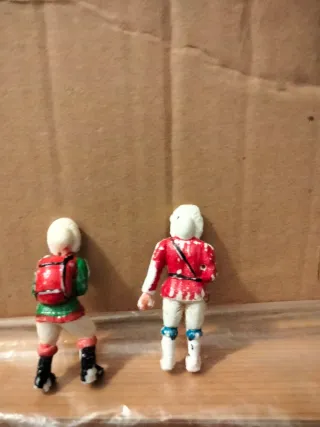 Trío de perros con 2 figuras Esquimales .