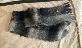 Bufanda Mohair Ezcaray Negra y Gris