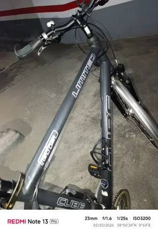 Bicicleta Cube Negra LIMITED