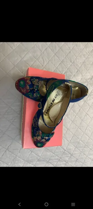 Traje Fallera Azul con Flores Rojas