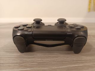 PS4 Slim 1TB + 3 mandos + Cables