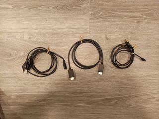 PS4 Slim 1TB + 3 mandos + Cables