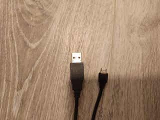 PS4 Slim 1TB + 3 mandos + Cables