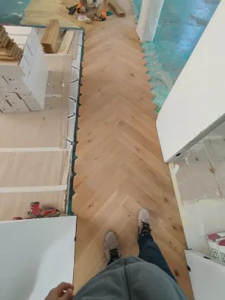 Instalación de tarimas pegadas y flotantes