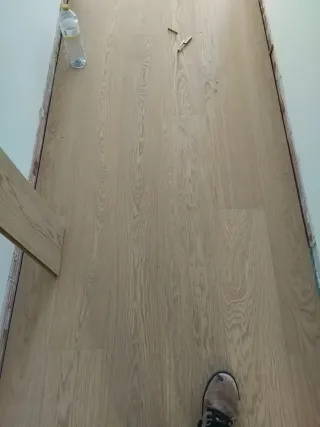 Instalación de tarimas pegadas y flotantes