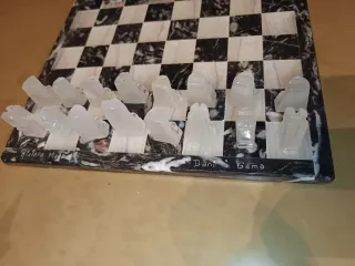 Juego de ajedrez de onix y cuarzo.