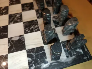 Juego de ajedrez de onix y cuarzo.