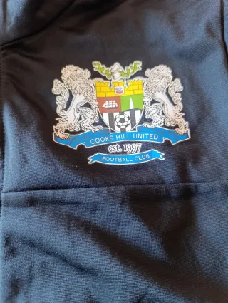 Chaqueta deportiva Puma negra talla ver fotos.