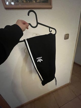 Chándal Adidas Negro Nuevo con Bolsillo Roto
