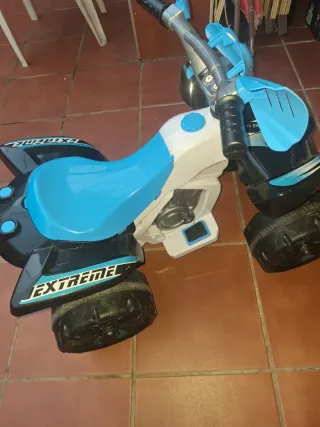 Moto Quad Eléctrica Toys R Us Niños