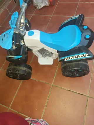 Moto Quad Eléctrica Toys R Us Niños