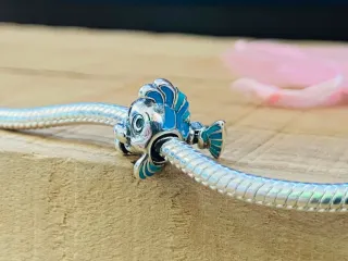 Charm | Pez Flounder de la Sirenita Disney