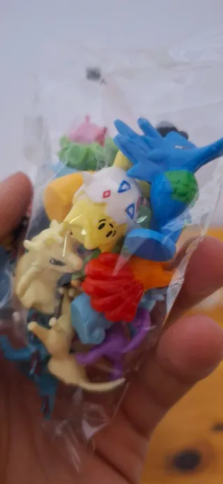 24 Figuras Pokémon + Pokebola