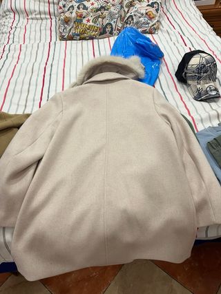 Gabardina elegante beige mujer.