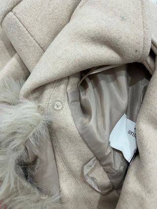Gabardina elegante beige mujer.