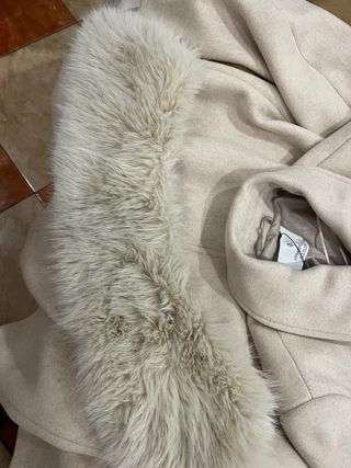 Gabardina elegante beige mujer.