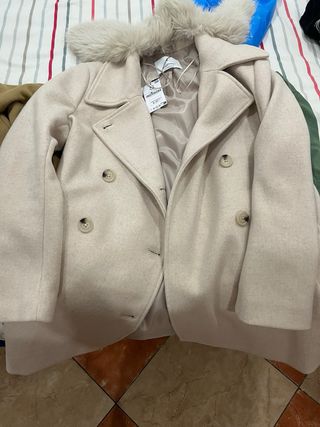 Gabardina elegante beige mujer.