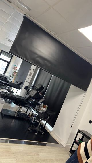 Estor separador vinílico negro