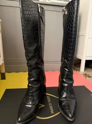 Stivali invernali neri effetto coccodrillo