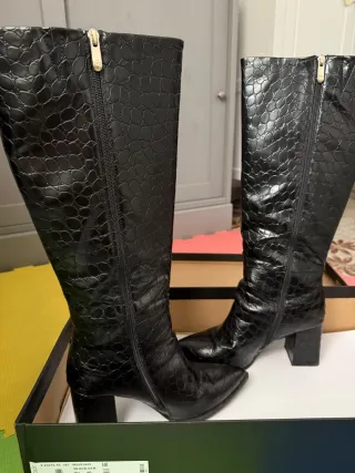 Stivali invernali neri effetto coccodrillo