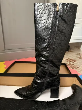 Stivali invernali neri effetto coccodrillo