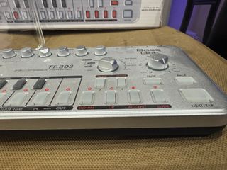 Cyclone Analogic Bass Bot TT-303 + cover