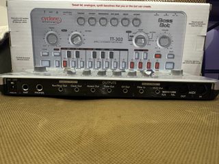 Cyclone Analogic Bass Bot TT-303 + cover