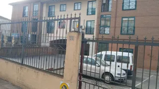 Plaza de garaje junto casa de la cultura