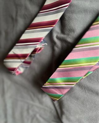 Set cravatte colorate a righe