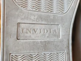 Sneakers Invidia Beige e Bianche