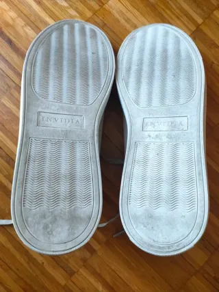 Sneakers Invidia Beige e Bianche