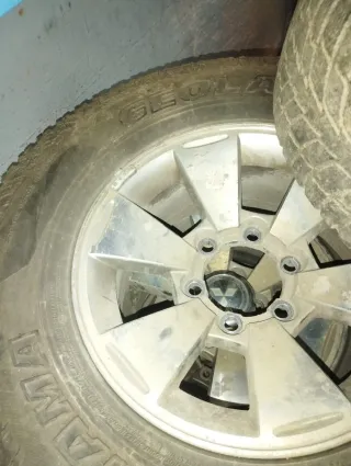 4 Llantas con Neumáticos Yokohama