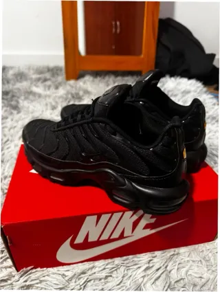 Nike Air Max Plus Triple Black Talla 40