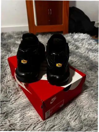 Nike Air Max Plus Triple Black Talla 40