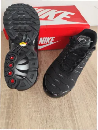 Nike Air Max Plus Triple Black 37.5