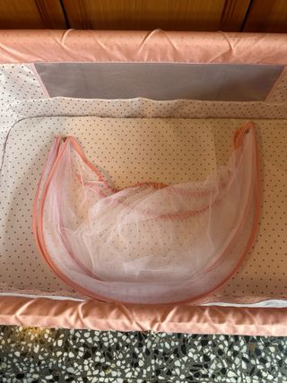 Cuna colecho rosa con mosquitero