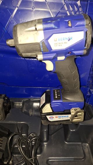 Llave de impacto Berner 700Nm 1/2 con baterías