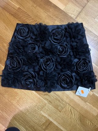 Gonna nera con fiori