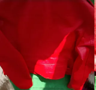 Cazadora roja estilo motero