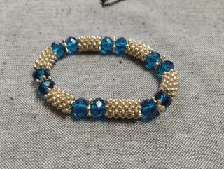 Pulsera Cuentas Azules y Doradas