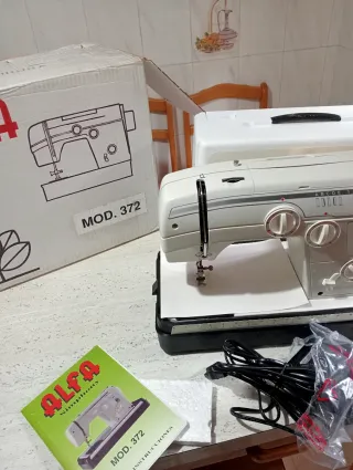 Máquina de coser Alfa Mod. 372