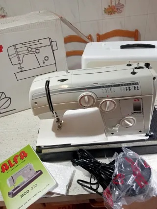 Máquina de coser Alfa Mod. 372