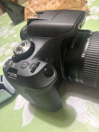 Cámara Canon EOS 2000D Negra