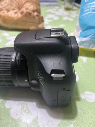 Cámara Canon EOS 2000D Negra
