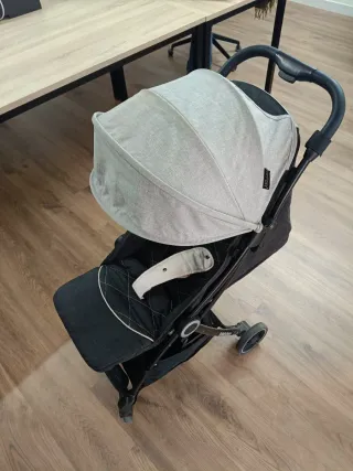 Silla de paseo bebé gris