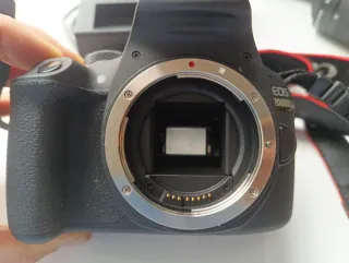 Canon EOS 2000D Cámara Digital + Accesorios