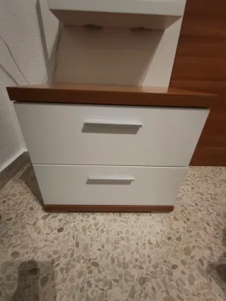 Cabecero de matrimonio y mesitas de noche a juego