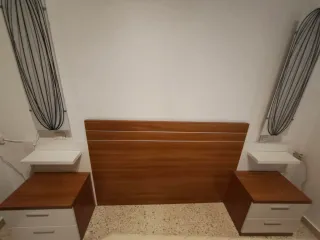 Cabecero de matrimonio y mesitas de noche a juego